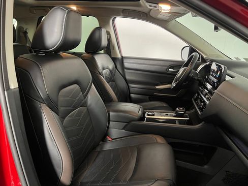 Used 2023 Nissan Pathfinder Platinum w/ Lighting Package (N92) image 36