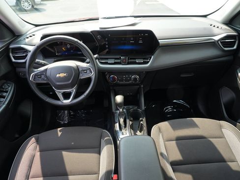 Used 2024 Chevrolet TrailBlazer LT w/ LT Cold Weather Package FWD image 27