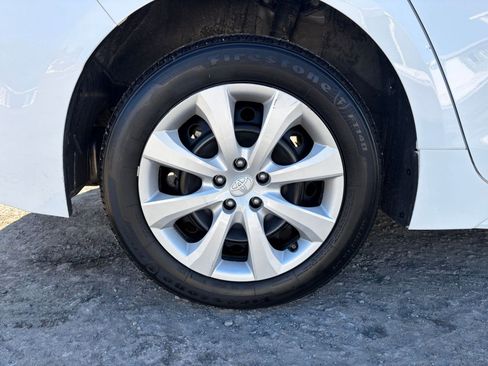 Used 2025 Toyota Corolla LE image 28