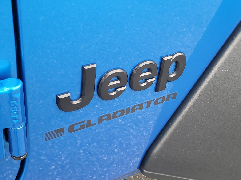 Used 2025 Jeep Gladiator Sport AWD/4WD image 7
