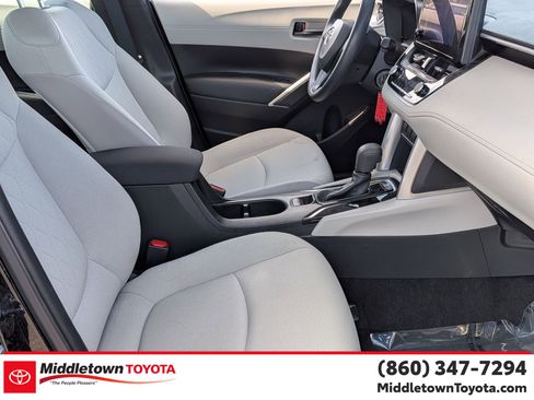 Used 2023 Toyota Corolla Cross L image 36