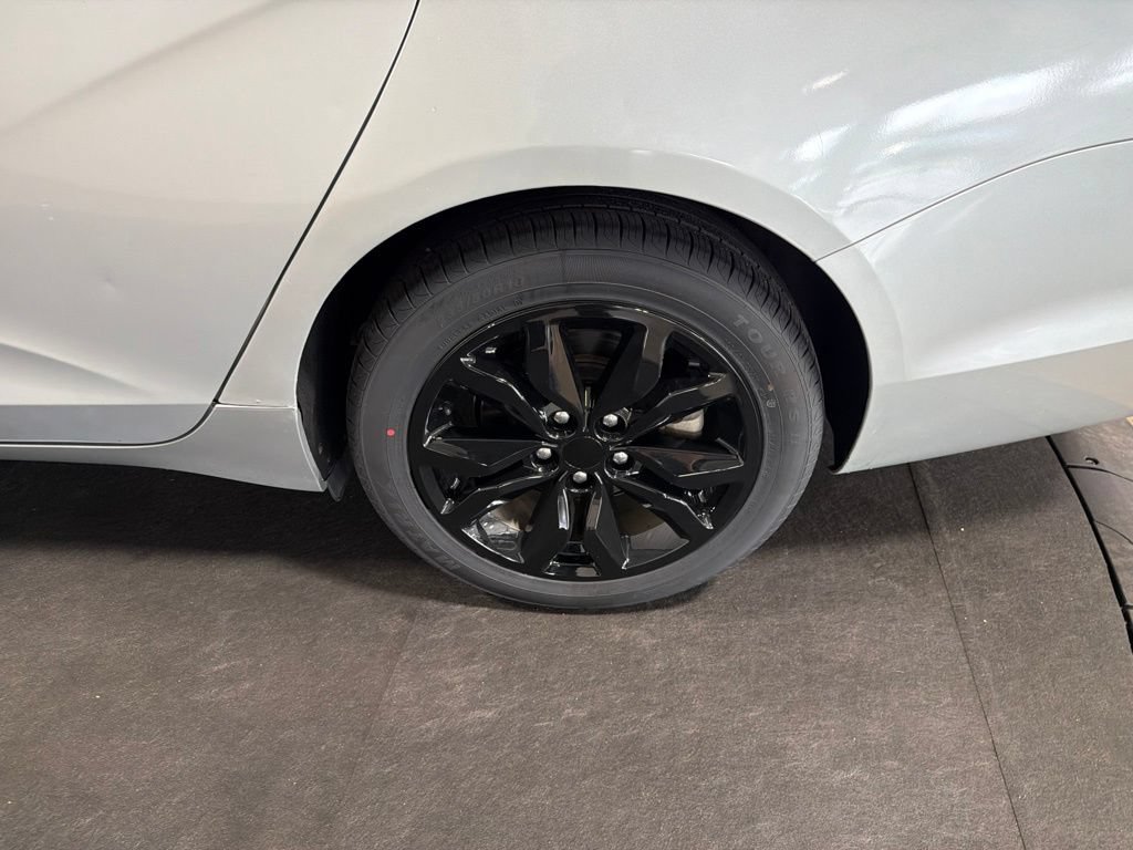 Used 2016 Chevrolet Impala LT FWD image 32