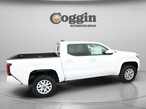 Used 2025 Toyota Tacoma SR5 w/ SR5 Upgrade Package RWD image 21