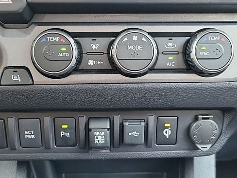 Used 2021 Toyota Tacoma TRD Off-Road image 29