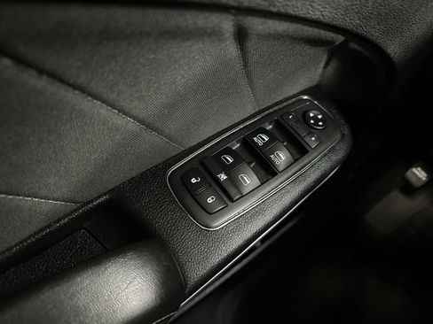 Used 2019 Dodge Charger SXT AWD/4WD image 16