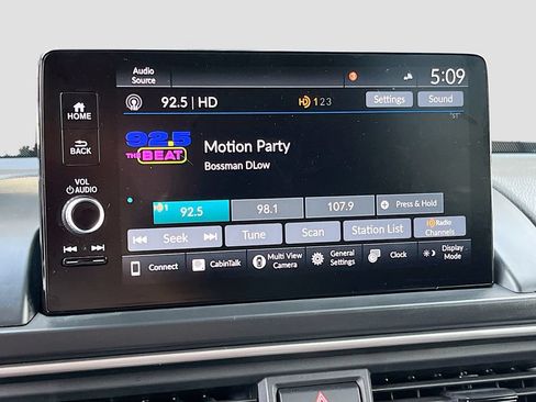 Used 2025 Honda Pilot Elite image 15