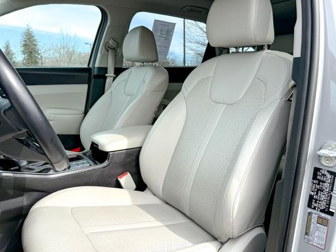 Certified 2023 Kia Sorento S w/ Panoramic Sunroof Package image 10