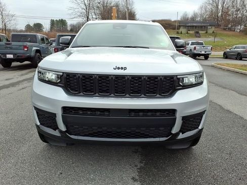 New 2025 Jeep Grand Cherokee L Altitude image 10