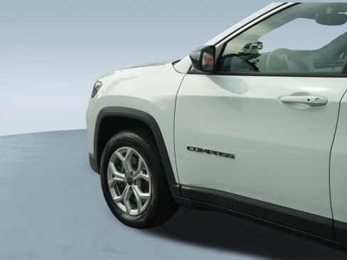 Used 2025 Jeep Compass Latitude AWD/4WD image 40
