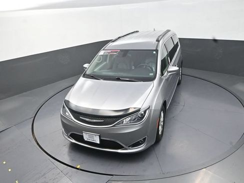 Used 2017 Chrysler Pacifica Touring-L FWD image 13
