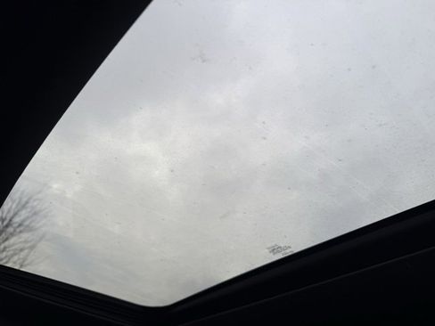 Used 2018 Ford Explorer XLT w/ Equipment Group 202A image 10