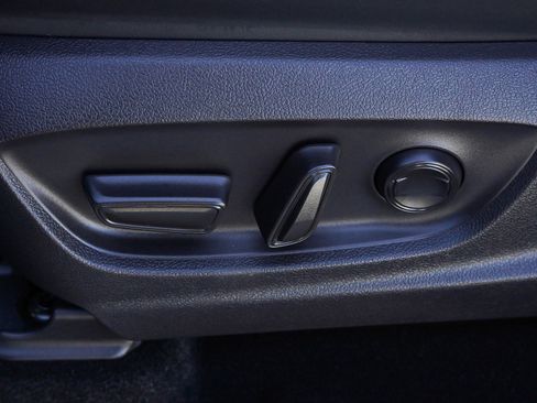 Certified 2025 Toyota Crown Signia Limited w/ Advanced Technology Package image 17