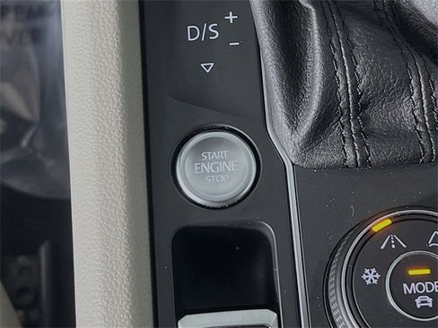 Used 2019 Volkswagen Atlas SEL R-Line image 18