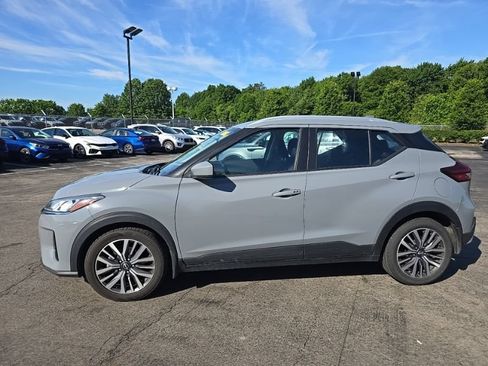 Used 2023 Nissan Kicks SV FWD image 4