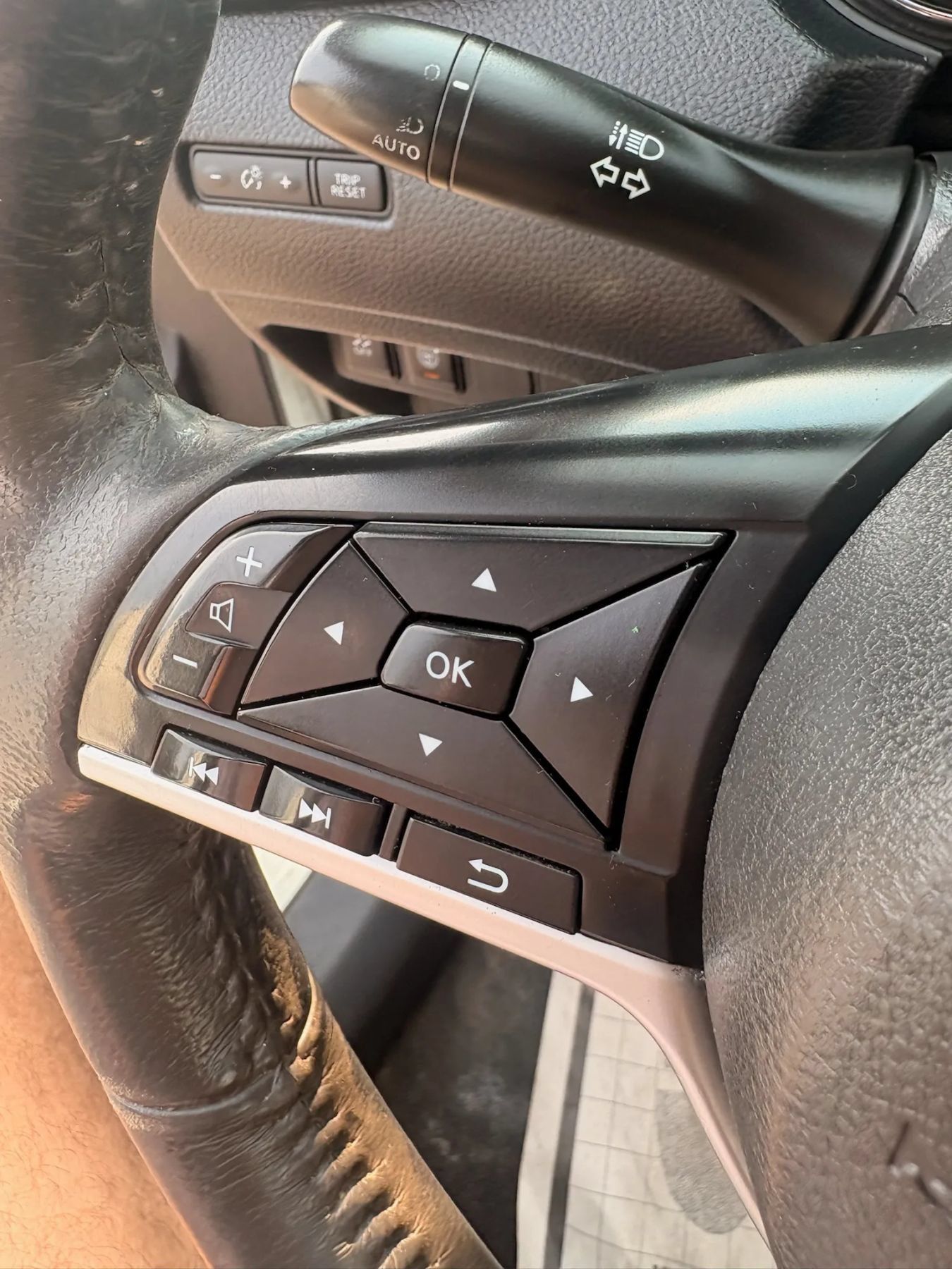Used 2017 Nissan Rogue SV FWD image 16