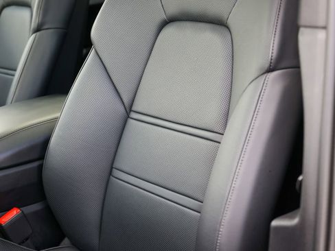 Certified 2025 Porsche Cayenne S AWD/4WD image 38