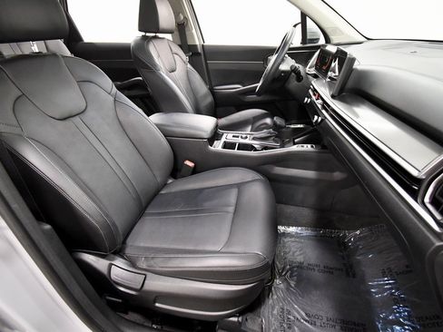 Certified 2025 Kia Sorento S w/ Panoramic Sunroof Package image 19