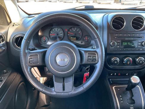 Used 2012 Jeep Patriot Latitude w/ Altitude Pkg image 5