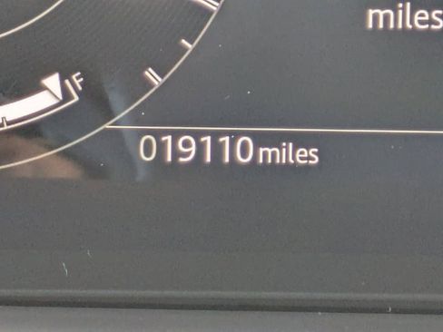 Used 2025 Land Rover Discovery S image 21