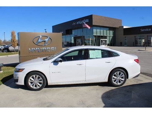 Used 2024 Chevrolet Malibu LT image 2