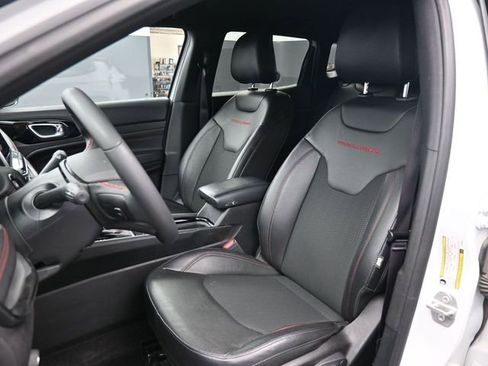 Used 2025 Jeep Compass Trailhawk image 20