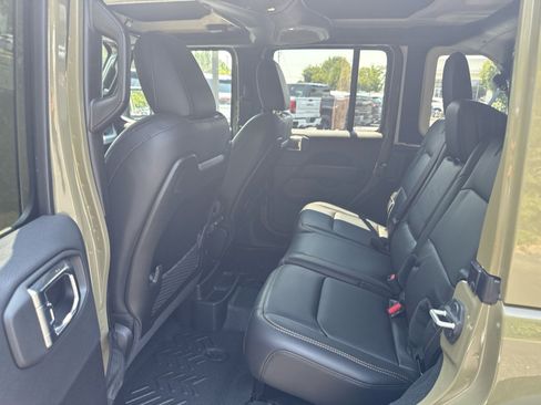 Used 2025 Jeep Wrangler Unlimited Rubicon 392 AWD/4WD image 31