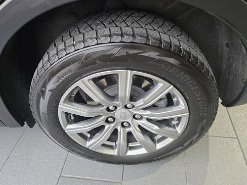 Used 2022 Cadillac XT4 Premium Luxury w/ Enhanced Visibility Package image 6