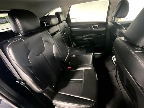 Used 2024 Kia Sorento S image 35