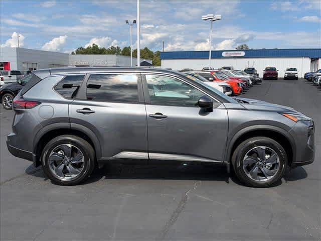 Used 2026 Nissan Rogue SV FWD image 2
