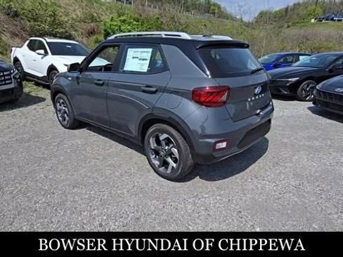 Used 2025 Hyundai Venue Limited FWD image 4