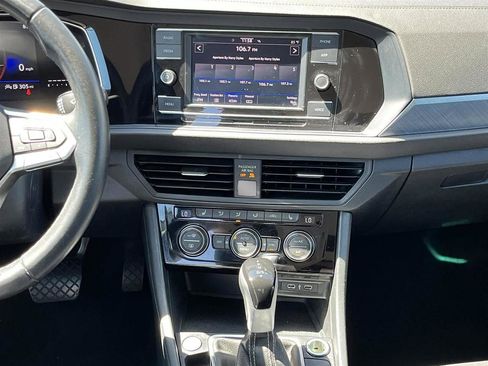 Used 2024 Volkswagen Jetta SE FWD image 20