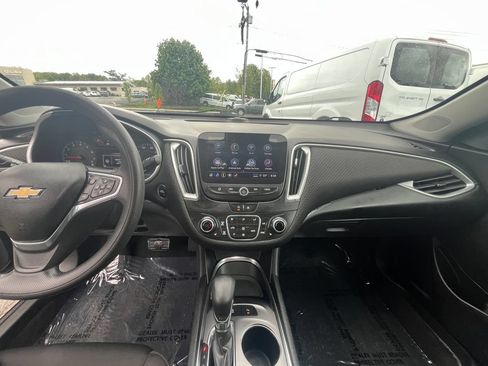 Used 2023 Chevrolet Malibu LT w/ Driver Confidence Package FWD image 7