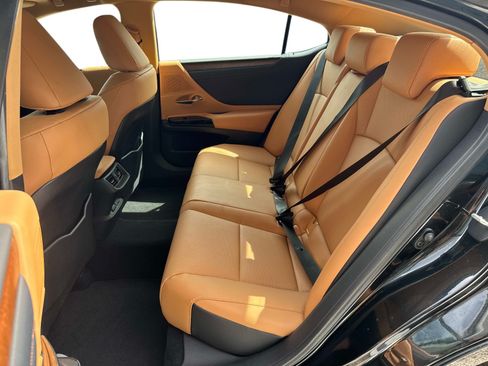 Used 2025 Lexus ES 350 w/ Premium Package FWD image 12