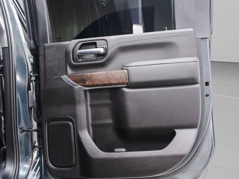 Used 2022 GMC Sierra 3500 Denali w/ Denali Ultimate Package image 33