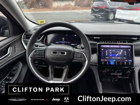 Certified 2023 Jeep Grand Cherokee Limited w/ Luxury Tech Group II image 23