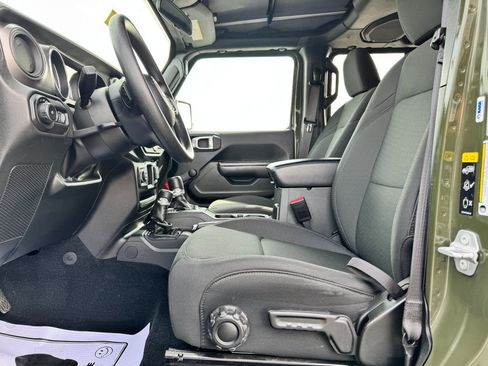 Used 2022 Jeep Wrangler Unlimited Sport AWD/4WD image 16
