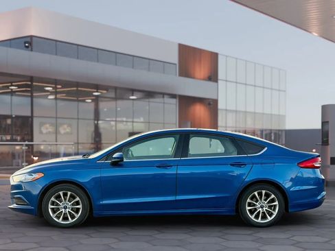 Used 2017 Ford Fusion SE w/ Fusion SE Technology Package FWD image 6