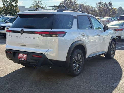 New 2025 Nissan Pathfinder SV image 2