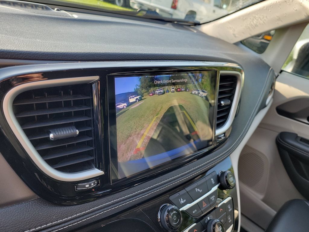 Used 2023 Chrysler Pacifica Touring-L FWD image 35
