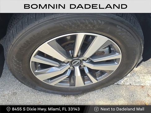 Used 2024 Nissan Pathfinder SL image 11