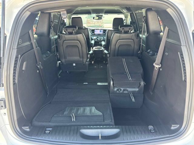 Used 2025 Chrysler Pacifica Select FWD image 7