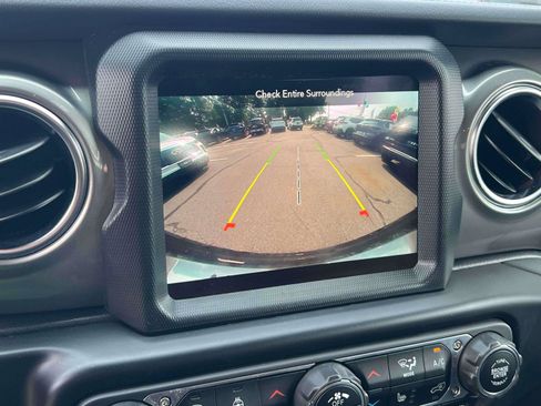 Used 2022 Jeep Wrangler Unlimited Sahara w/ Cold Weather Group AWD/4WD image 14