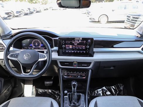 Certified 2025 Volkswagen Taos SE FWD image 13