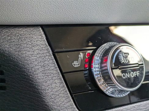 New 2025 Mitsubishi Outlander SE image 24