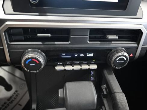Used 2025 Toyota 4Runner SR5 AWD/4WD image 18