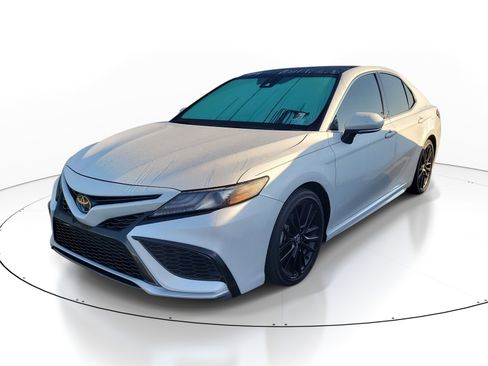 Used 2024 Toyota Camry XSE image 3