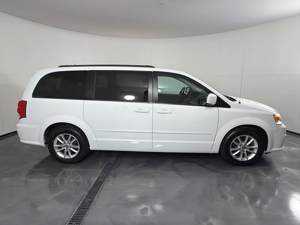 Used 2016 Dodge Grand Caravan SXT FWD image 4