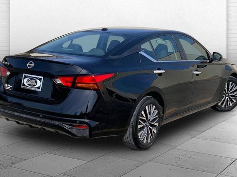 Used 2025 Nissan Altima 2.5 SV image 12