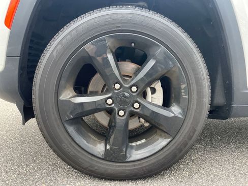 Used 2025 Jeep Grand Cherokee Altitude w/ Trailer Tow Package image 6