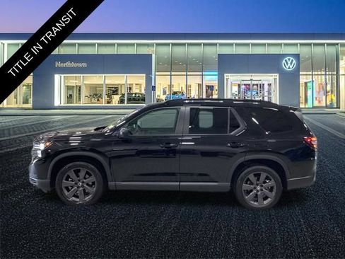 Used 2023 Honda Pilot Sport image 2